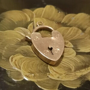 ✨ Victorian 9ct  heart lock pendant ✨
